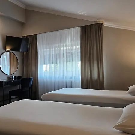 Pirs 3* ワルシャワ